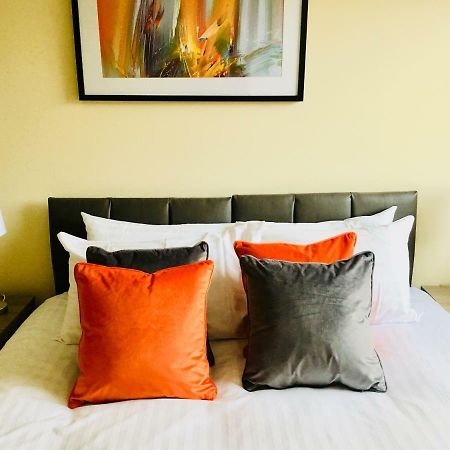 Amberblue@Epsom Apartment Екстериор снимка