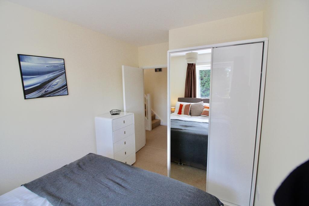 Amberblue@Epsom Apartment Екстериор снимка