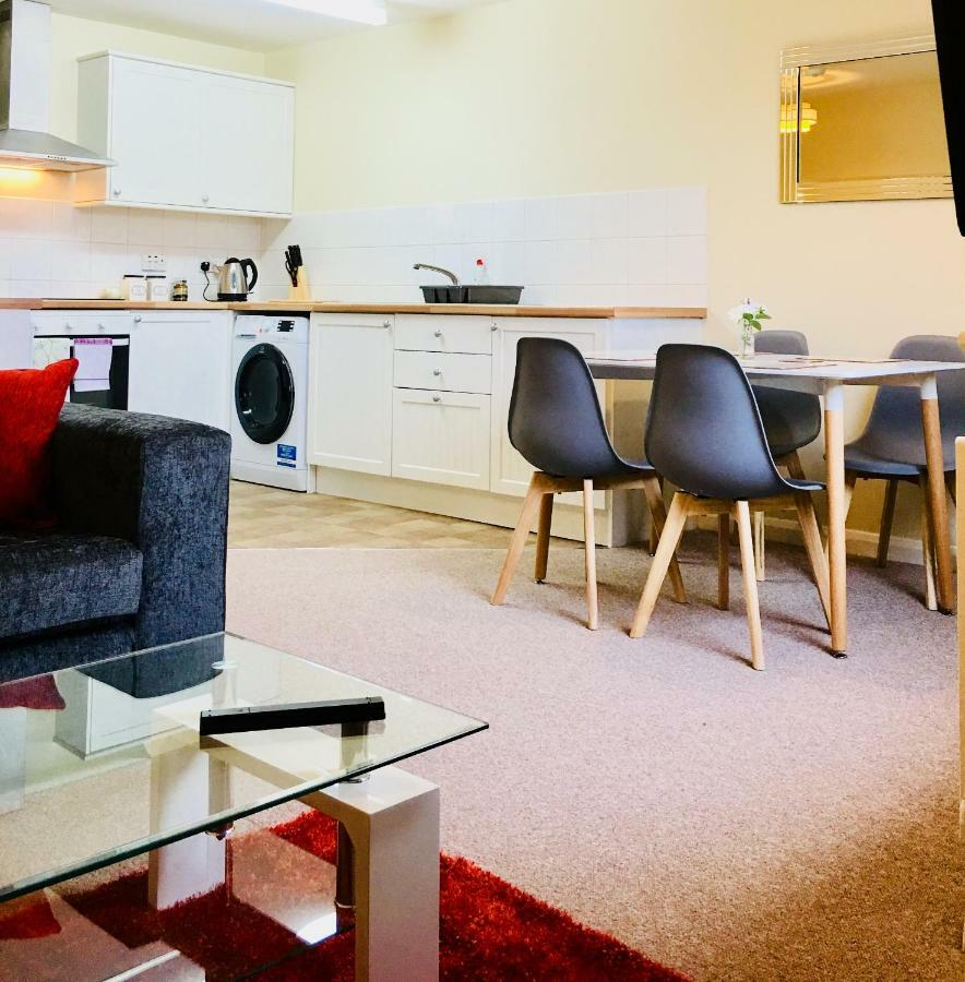 Amberblue@Epsom Apartment Екстериор снимка